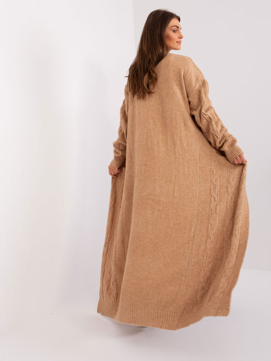 Camelowy długi kardigan z warkoczami