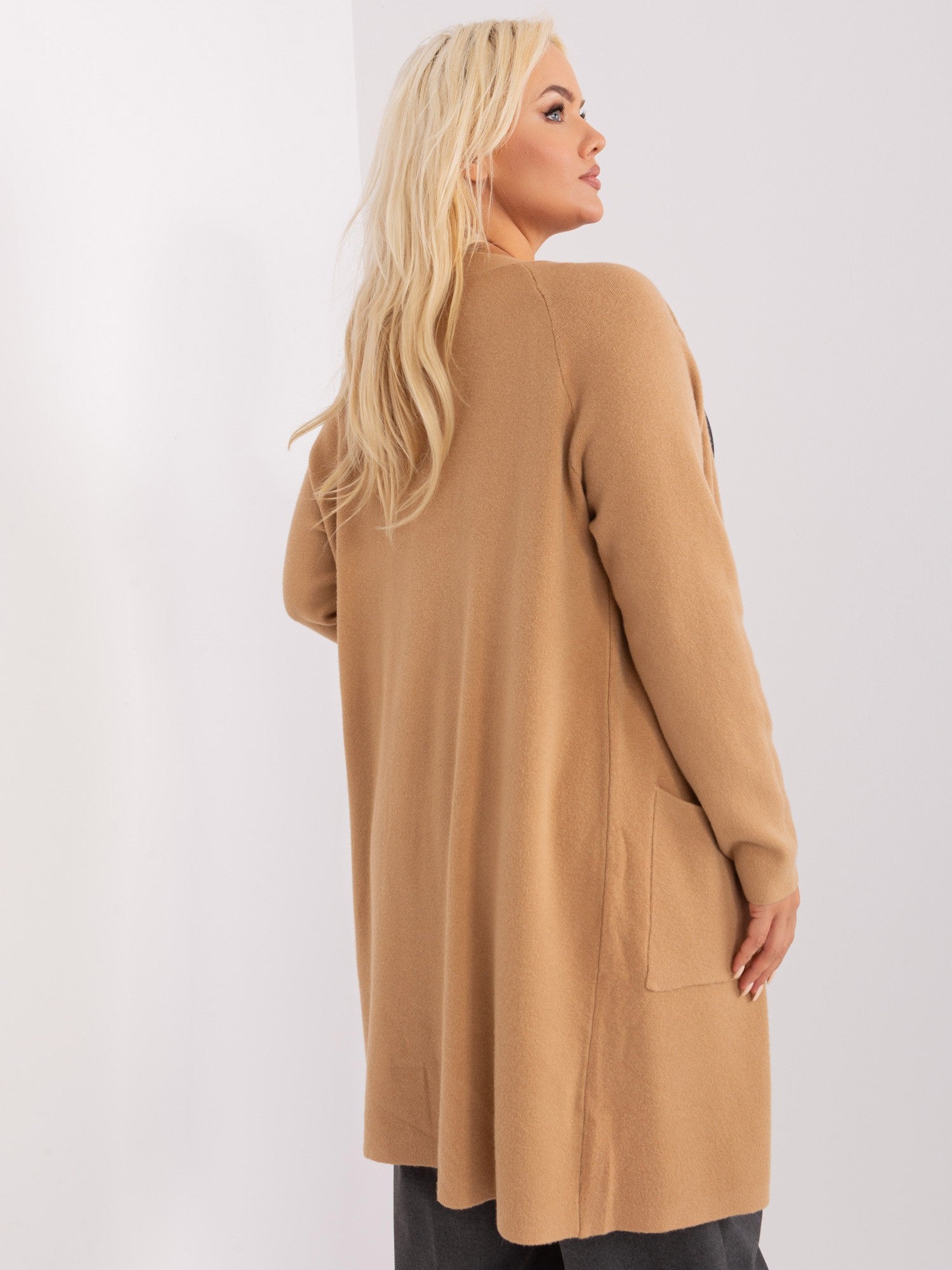 Camelowy długi sweter plus size