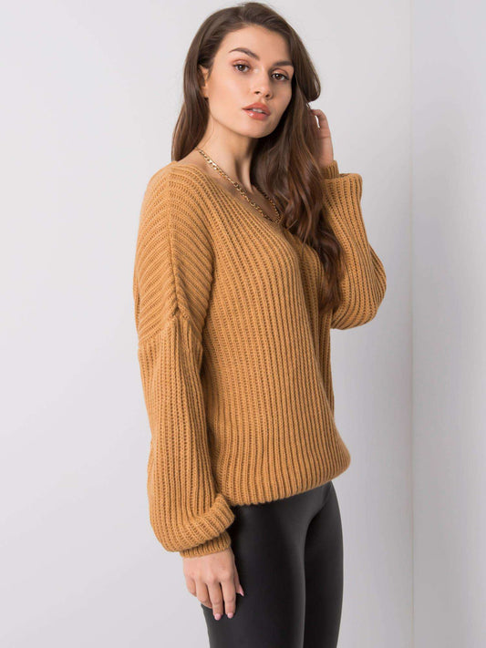 OCH BELLA Camelowy sweter z dekoltem na plecach