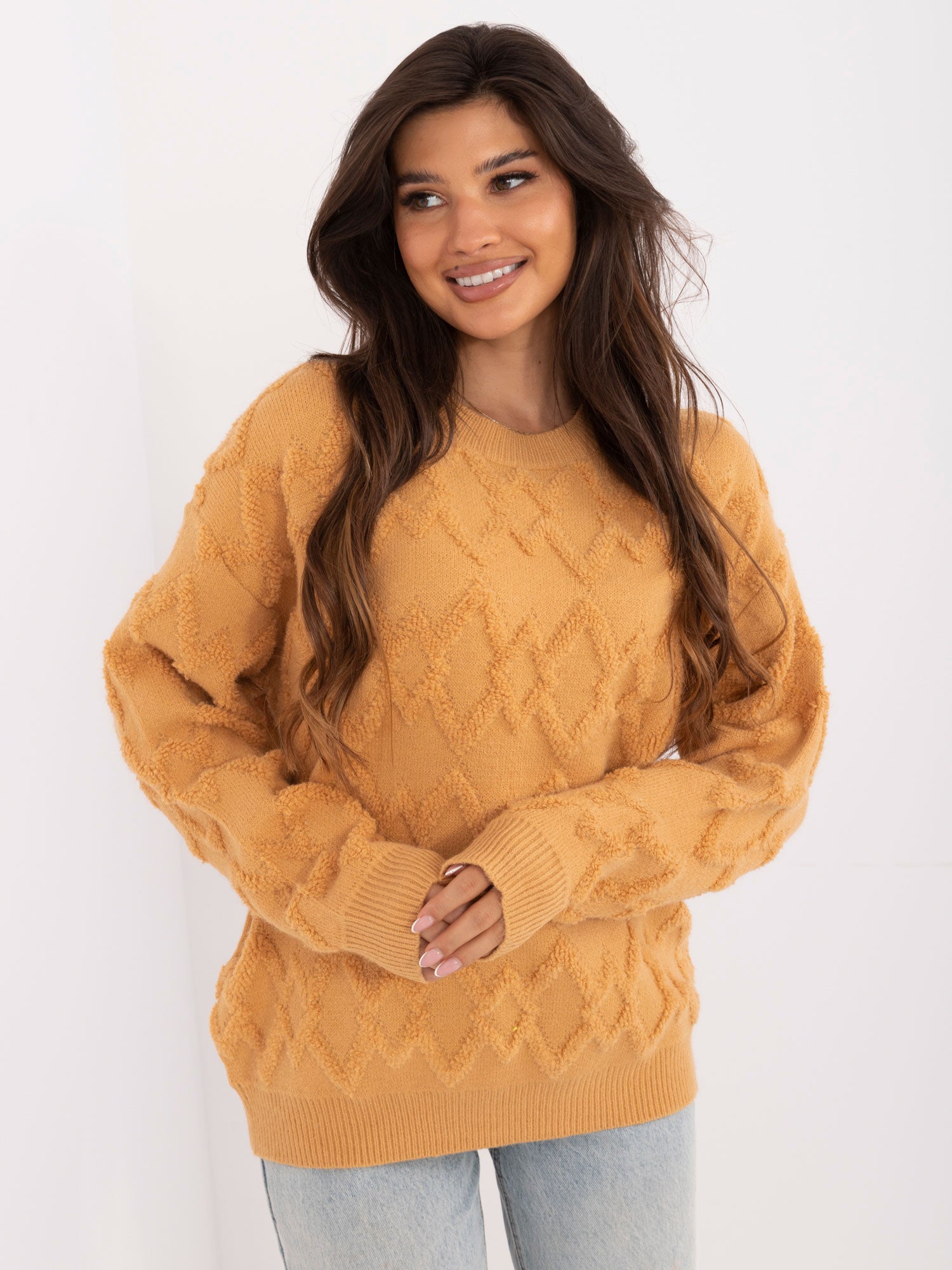Camelowy damski sweter oversize ze ściągaczami