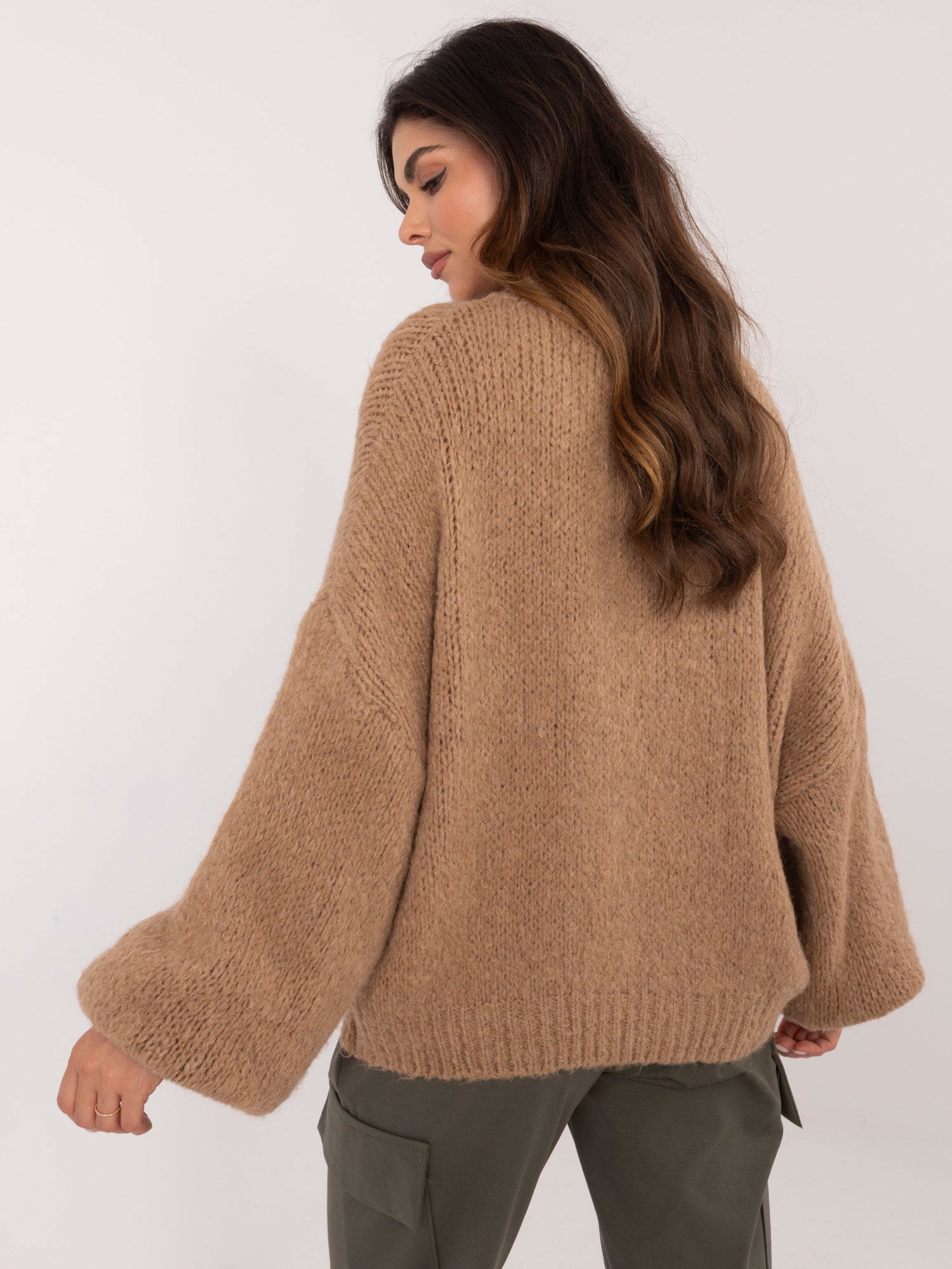 OCH BELLA Camelowy damski dzianinowy sweter oversize