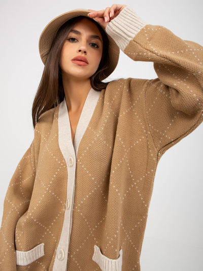 Camelowy sweter rozpinany ze wzorem RUE PARIS