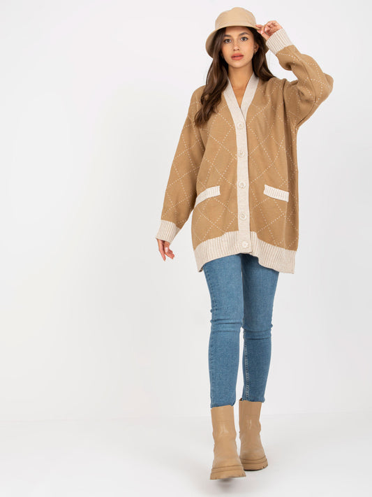 Camelowy sweter rozpinany ze wzorem RUE PARIS