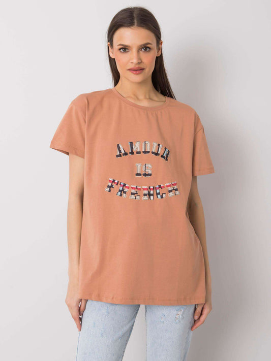 Camelowy t-shirt damski z napisem
