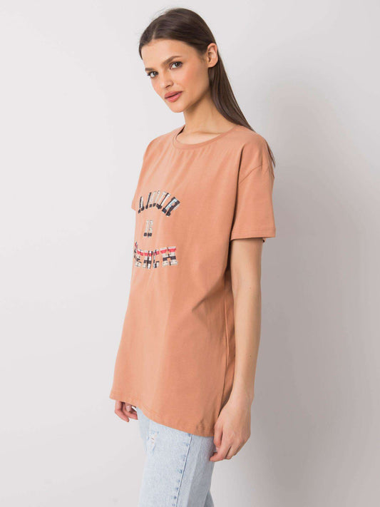 Camelowy t-shirt damski z napisem