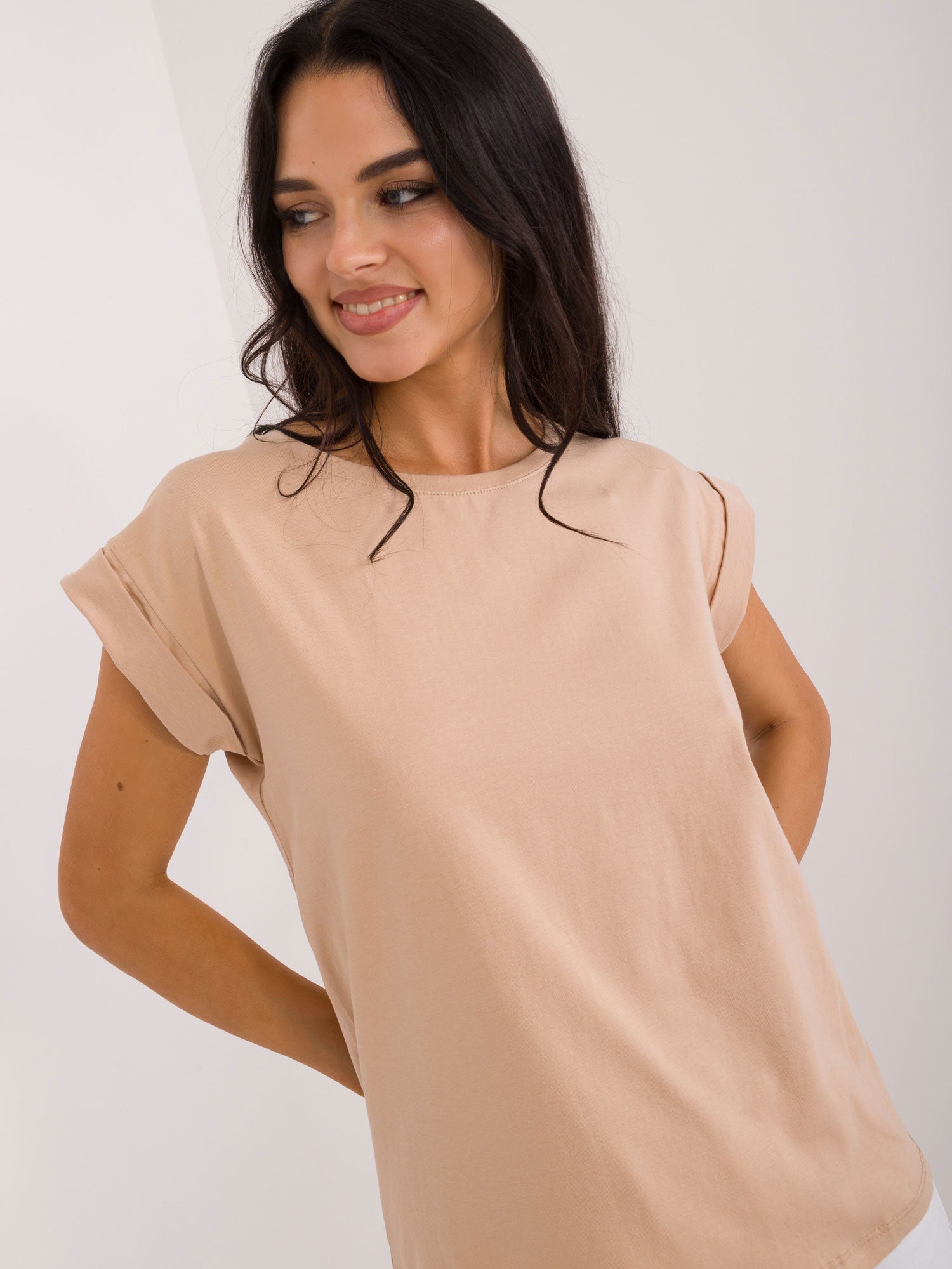 BASIC FEEL GOOD Camelowy t-shirt z okrągłym dekoltem