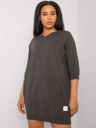 Ciemna khaki sukienka plus size z kieszeniami