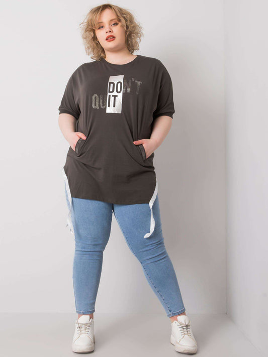 Ciemna khaki bluzka plus size z napisem