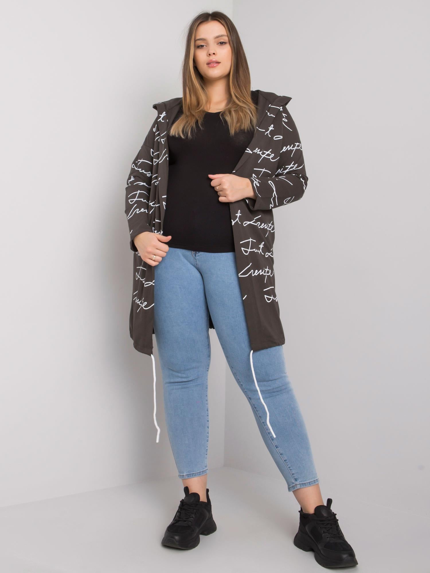 Ciemna khaki narzutka plus size z kapturem