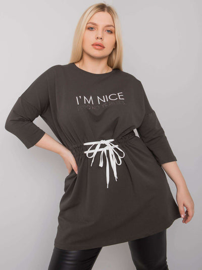 Ciemna khaki tunika plus size z napisem