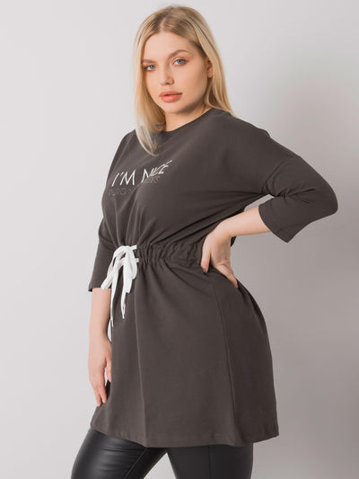 Ciemna khaki tunika plus size z napisem