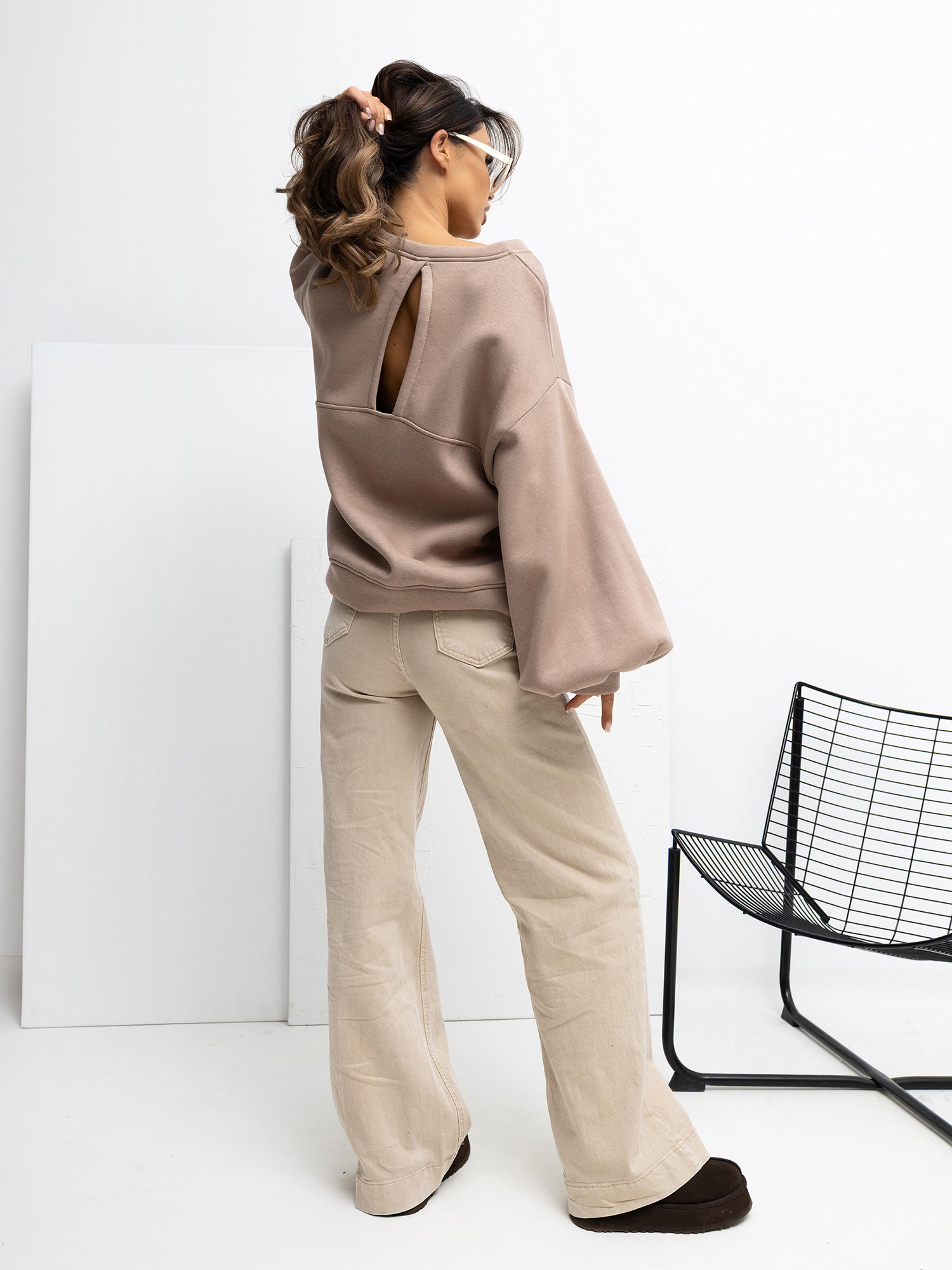RUE PARIS Ciemnobeżowa bluza oversize z napisem