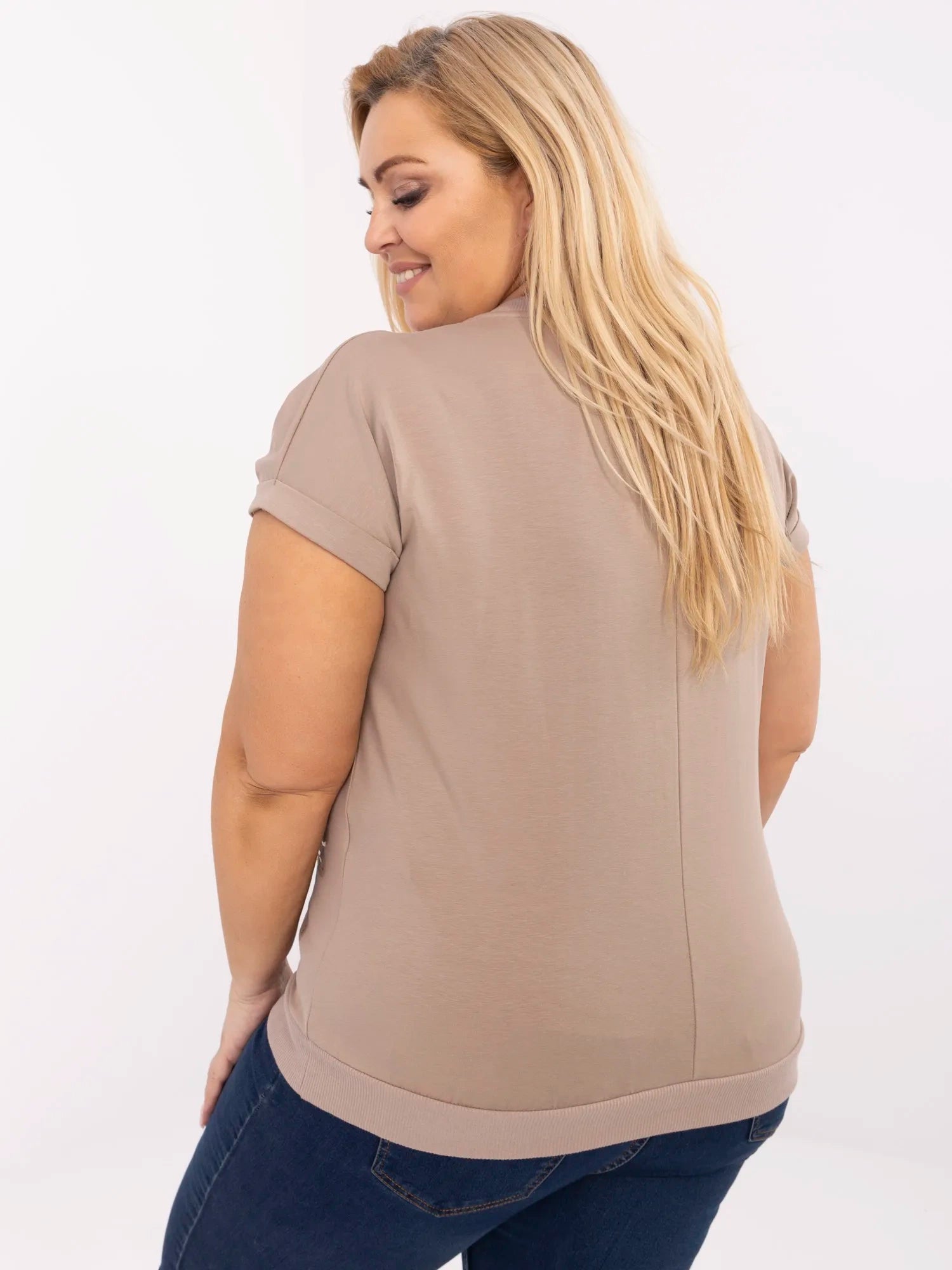 Ciemnobeżowa bluzka plus size z nadrukiem w kwiaty