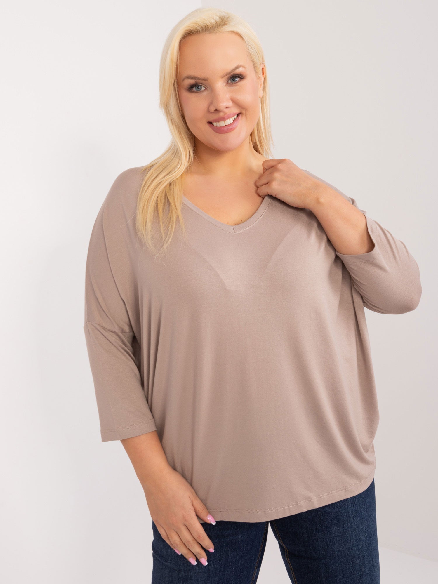 Ciemnobeżowa bluzka plus size z wiskozy