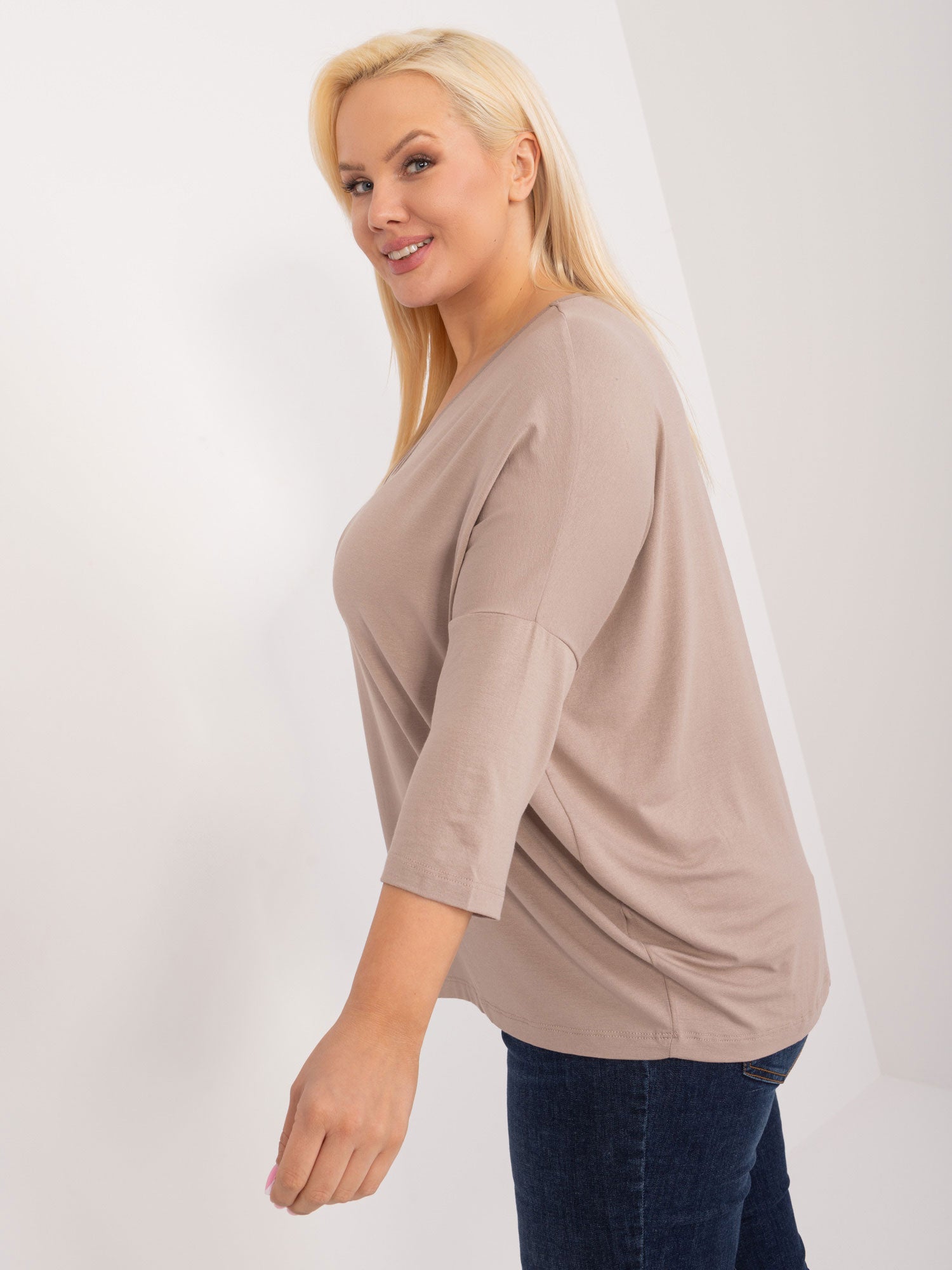 Ciemnobeżowa bluzka plus size z wiskozy