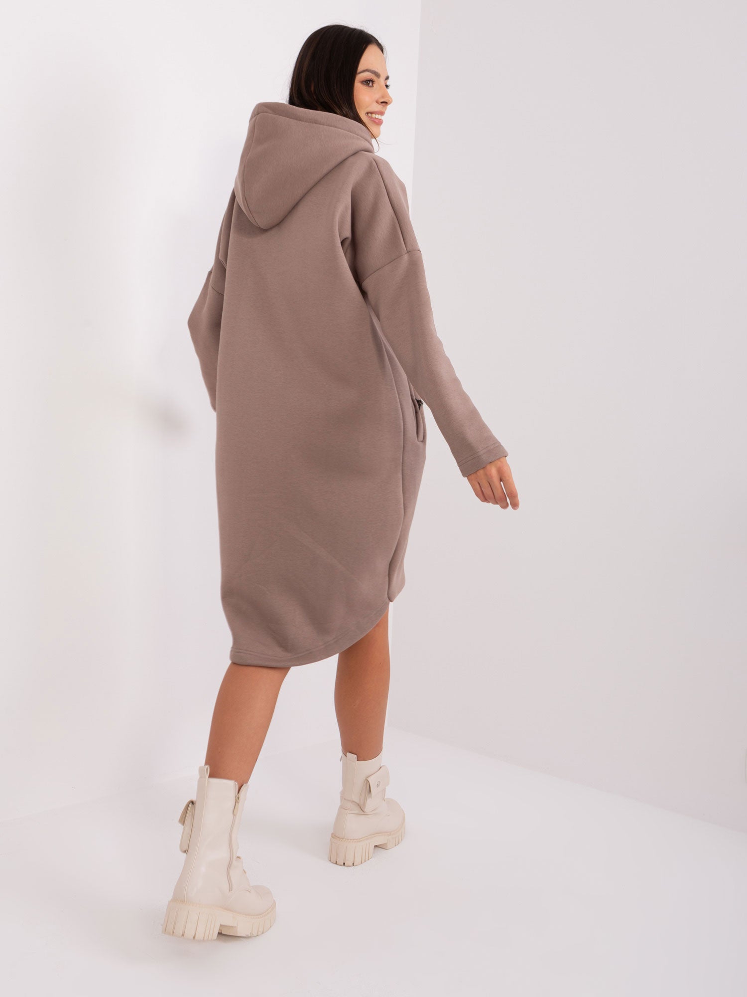 Ciemnobeżowa bluza basic z kapturem Tina RUE PARIS