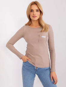 Ciemnobeżowa bluzka longsleeve z kieszonką