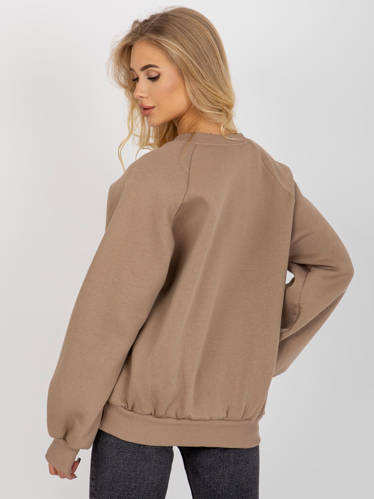 Ciemnobeżowa dresowa bluza basic z okrągłym dekoltem