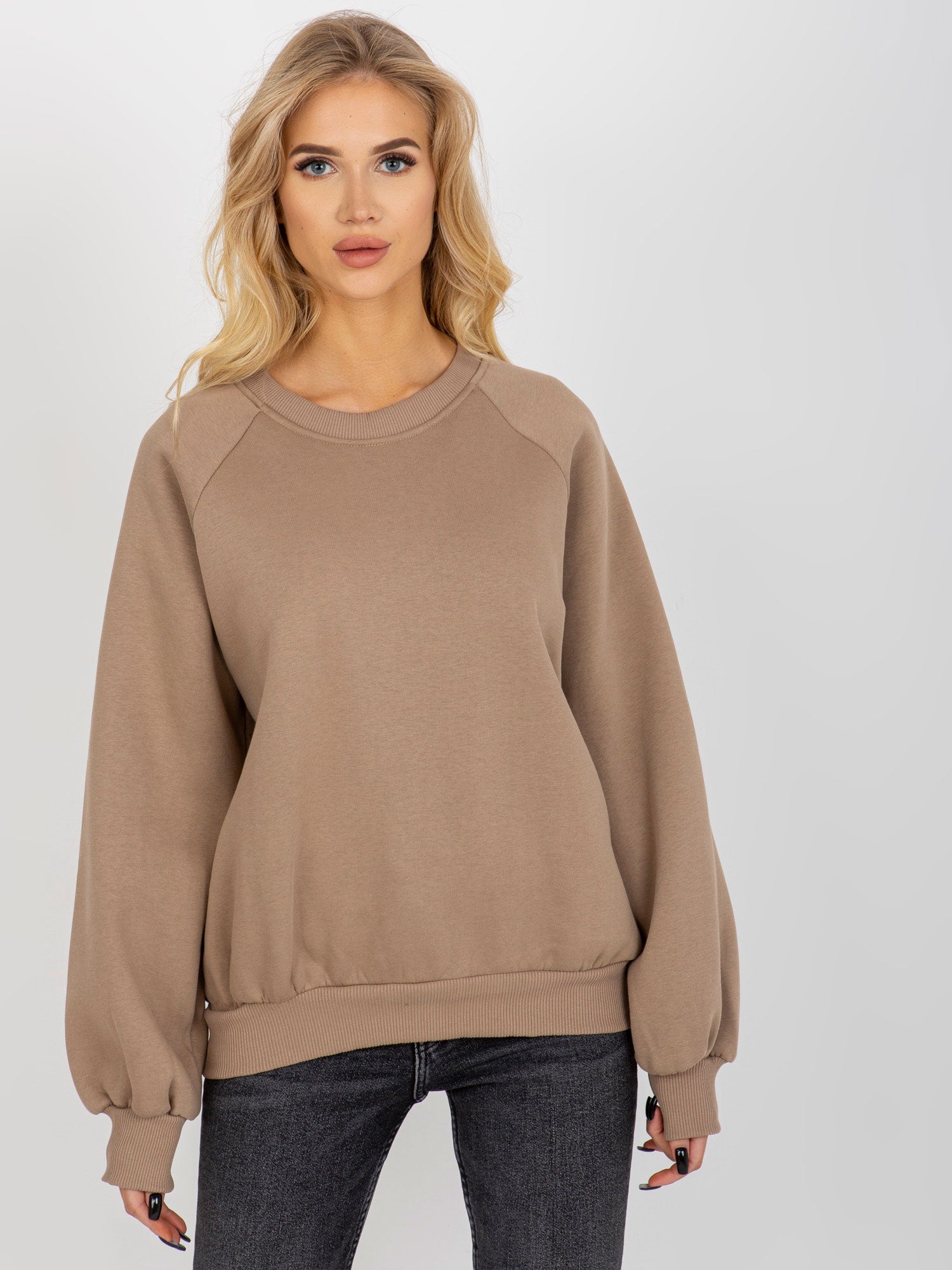 Ciemnobeżowa dresowa bluza basic z okrągłym dekoltem