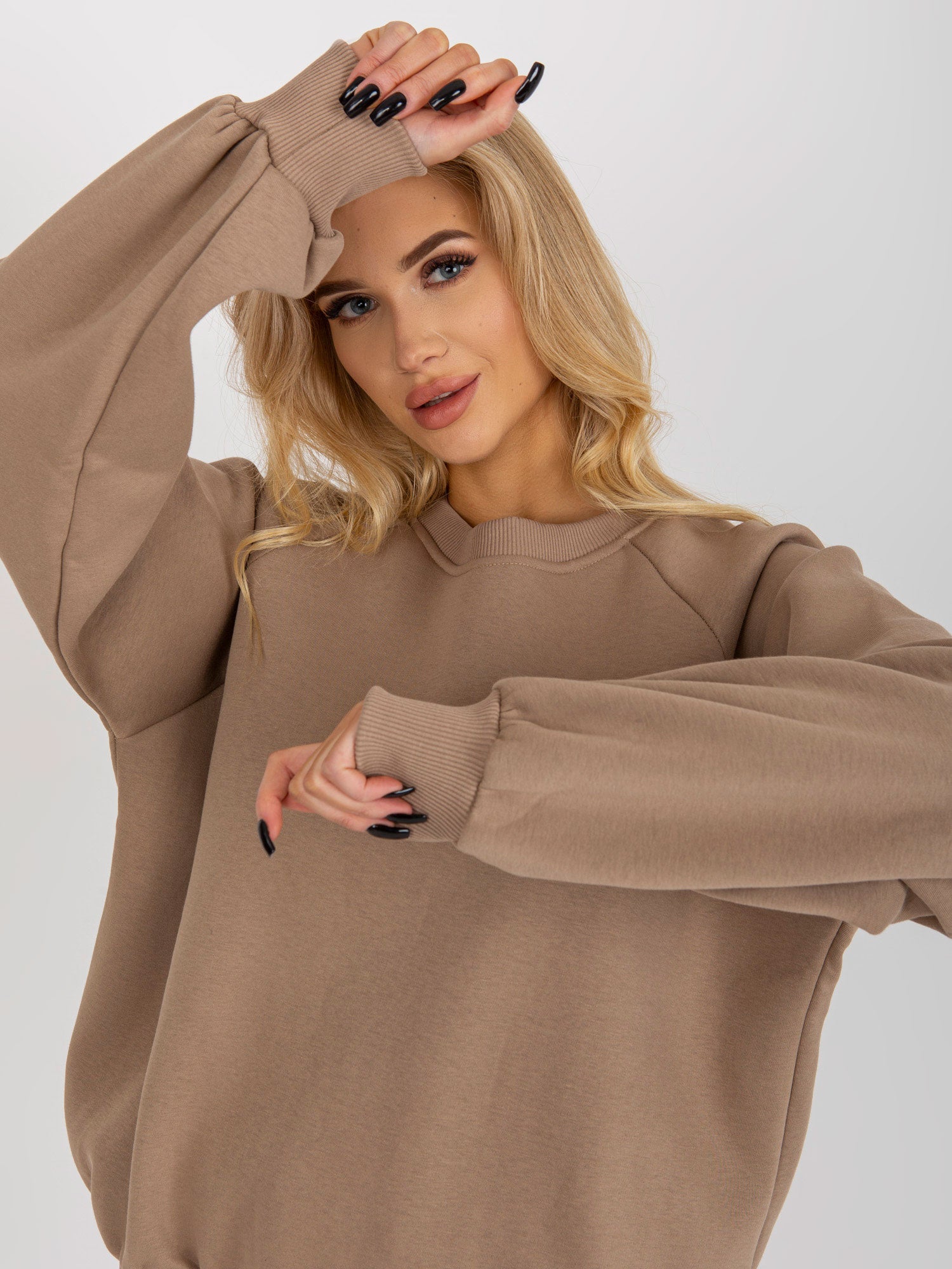 Ciemnobeżowa dresowa bluza basic z okrągłym dekoltem