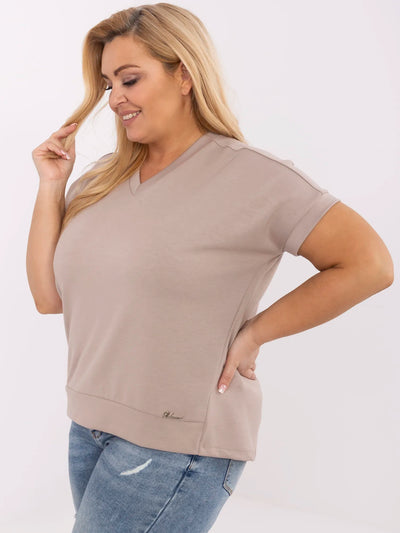 Ciemnobeżowa bluzka plus size z dekolem w serek