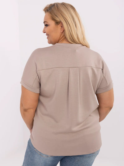 Ciemnobeżowa bluzka plus size z dekolem w serek