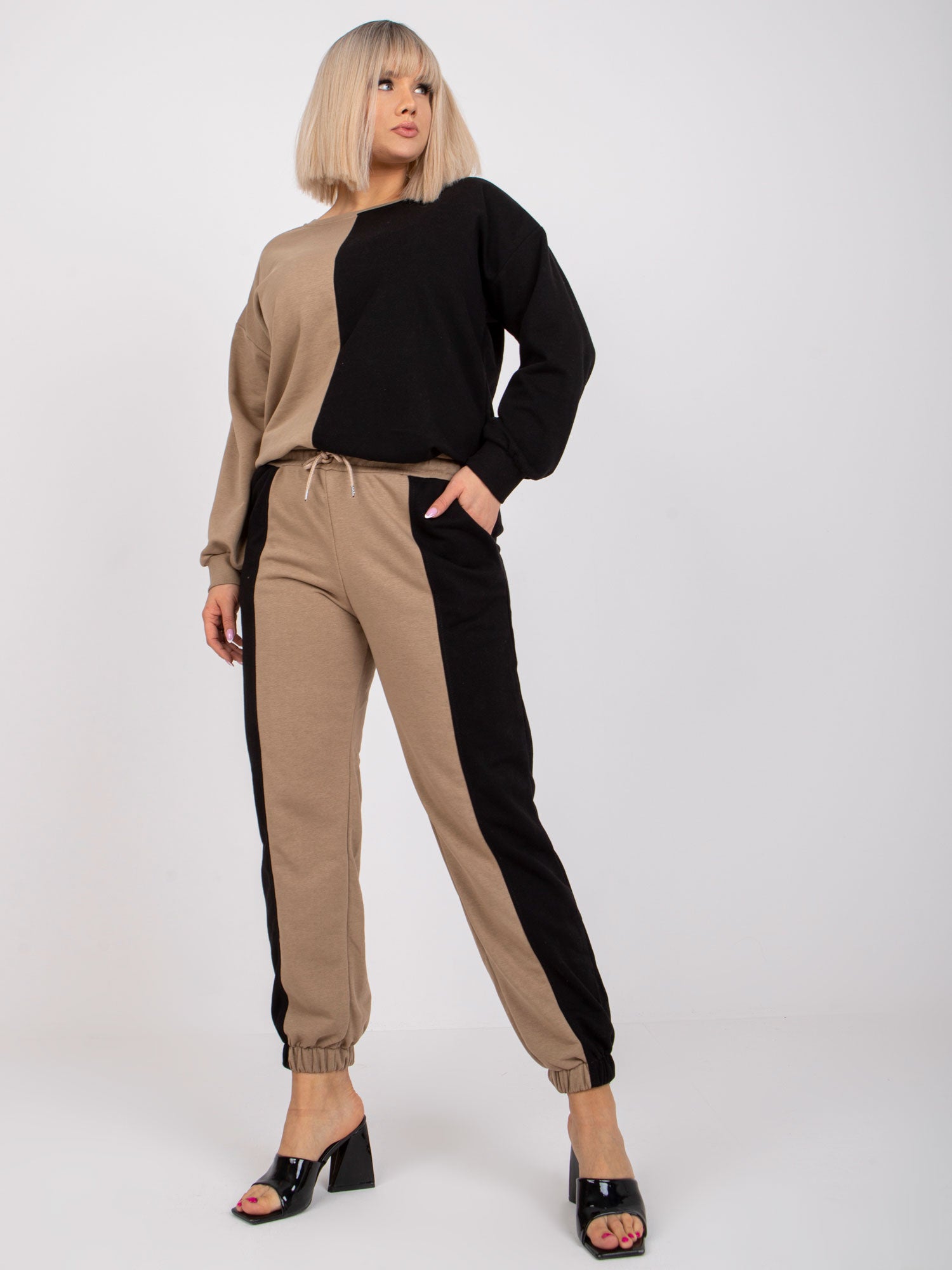 Ciemnobeżowo-czarny damski komplet dresowy plus size
