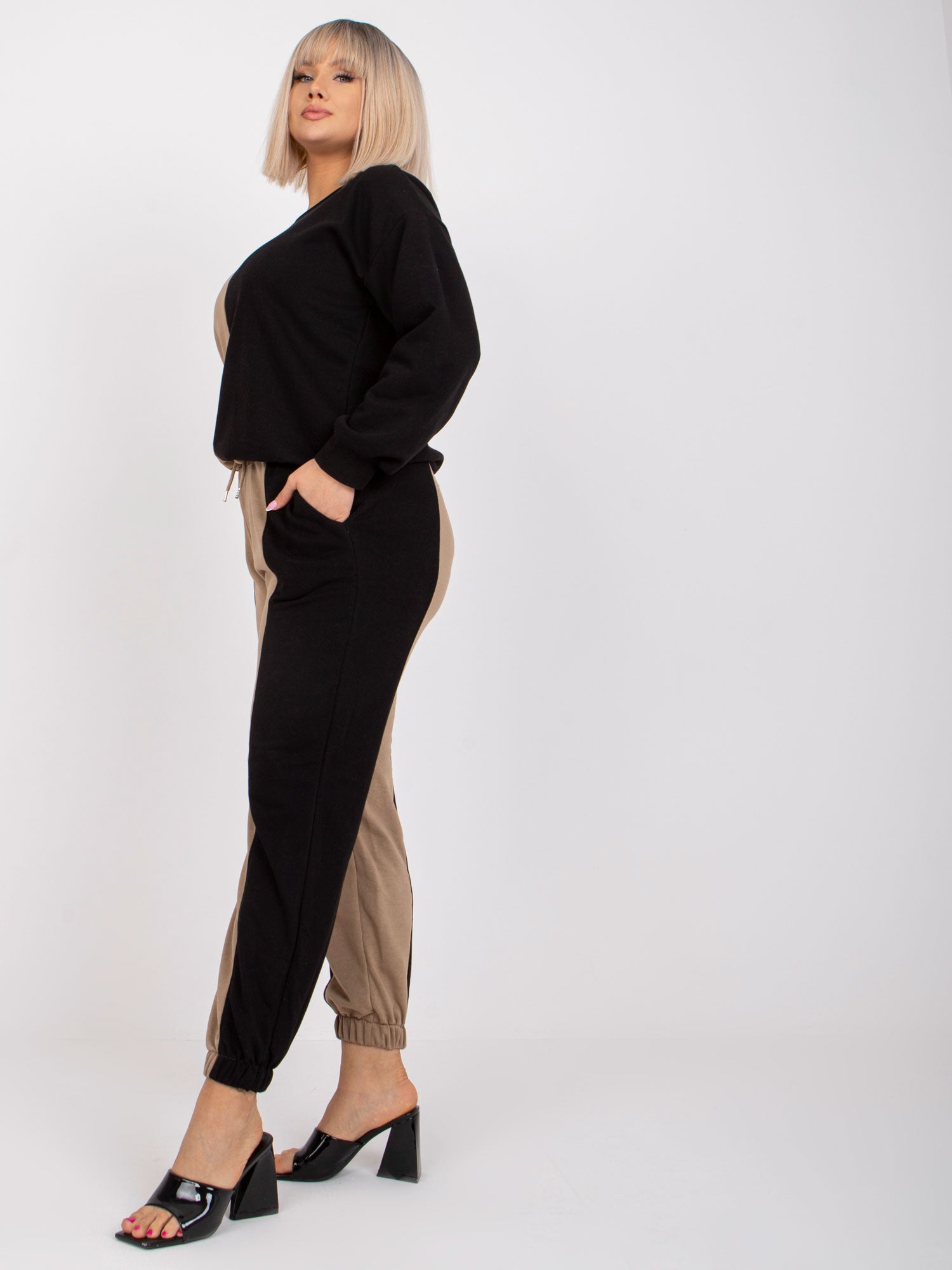 Ciemnobeżowo-czarny damski komplet dresowy plus size