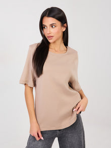 RUE PARIS Ciemnobeżowy t-shirt basic z ozdobnymi szwami