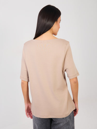 RUE PARIS Ciemnobeżowy t-shirt basic z ozdobnymi szwami