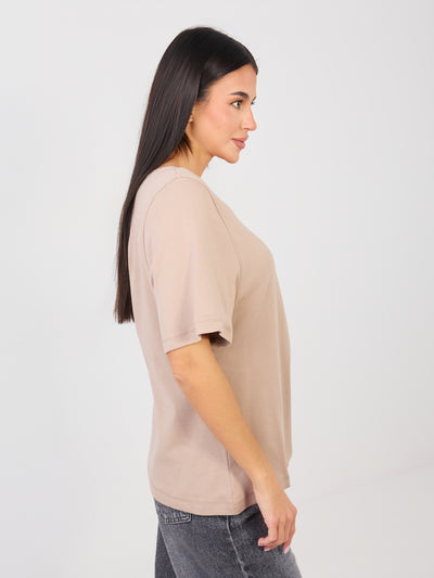 RUE PARIS Ciemnobeżowy t-shirt basic z ozdobnymi szwami