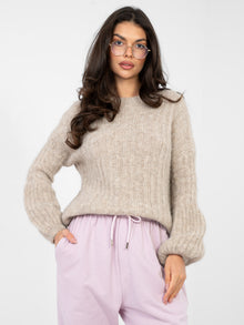 Ciemnobeżowy sweter oversize w szeroki prążek