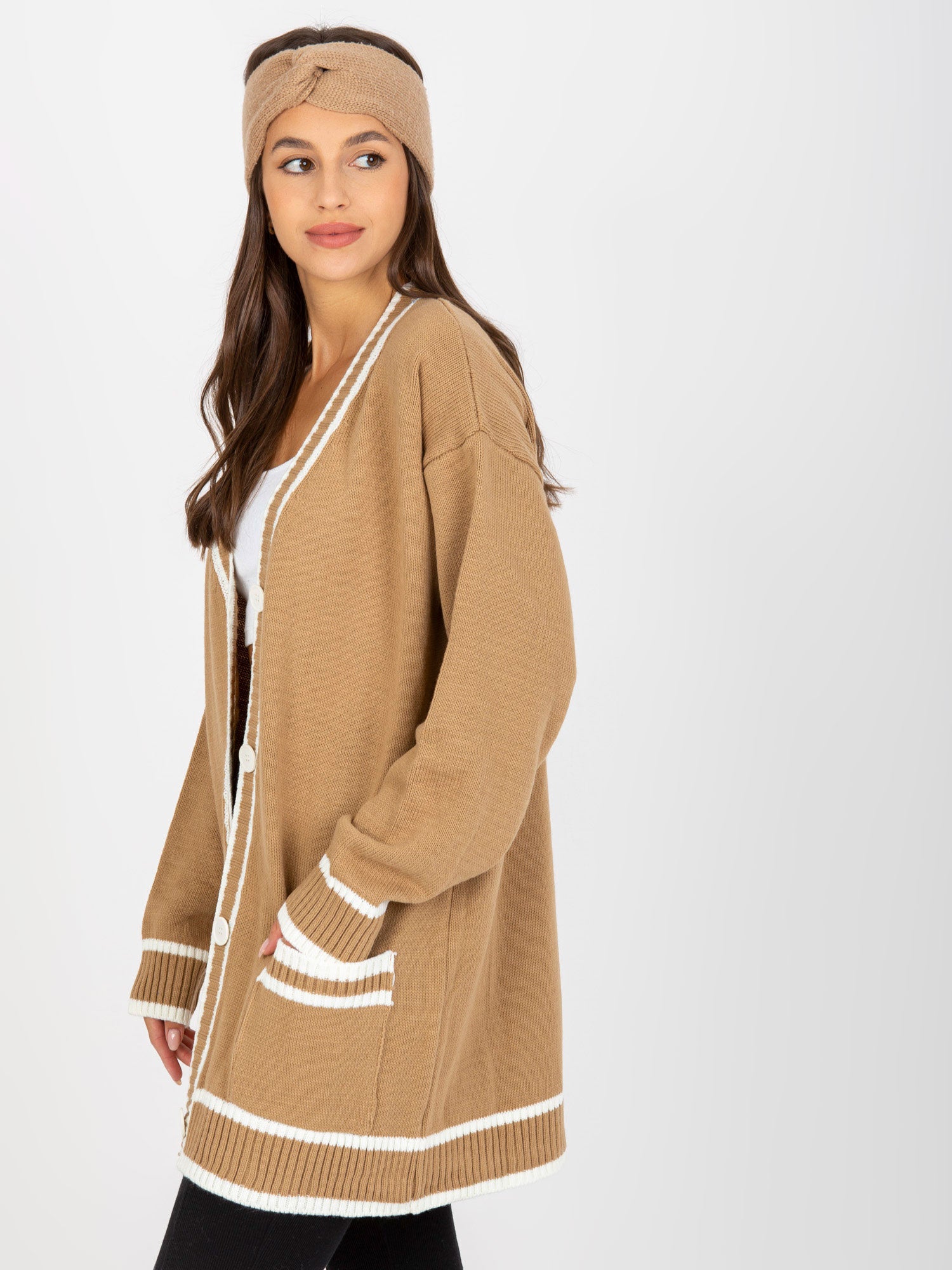 Ciemnobeżowy sweter rozpinany z kieszeniami RUE PARIS