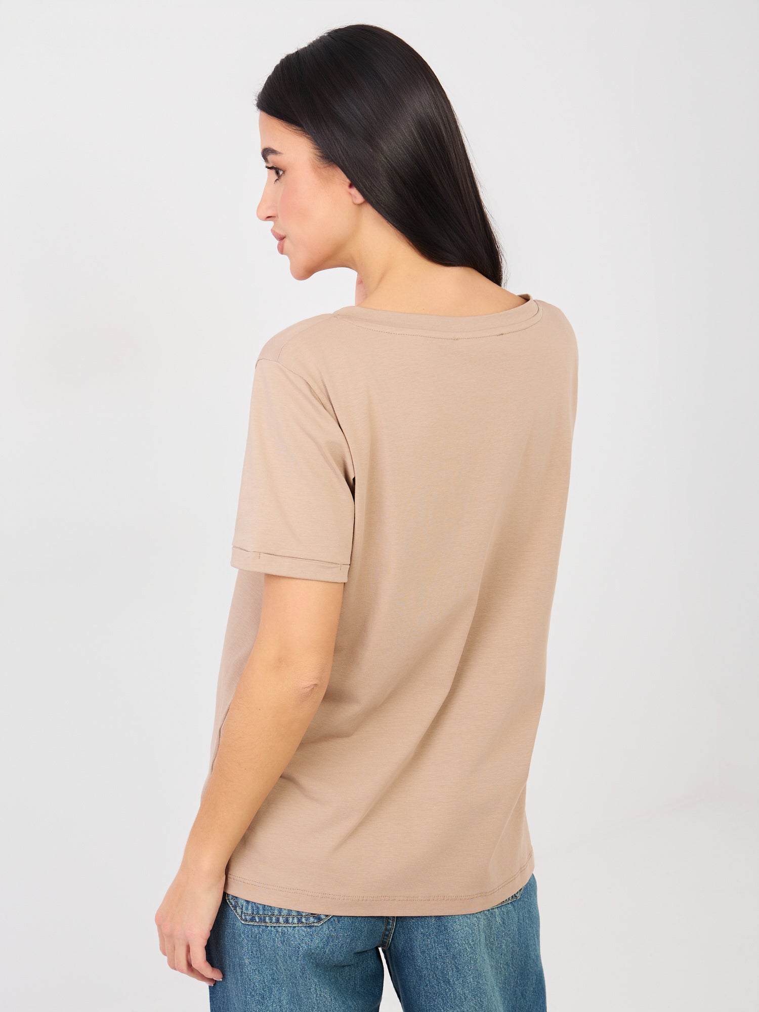RUE PARIS Ciemnobeżowy t-shirt basic z dekoltem V
