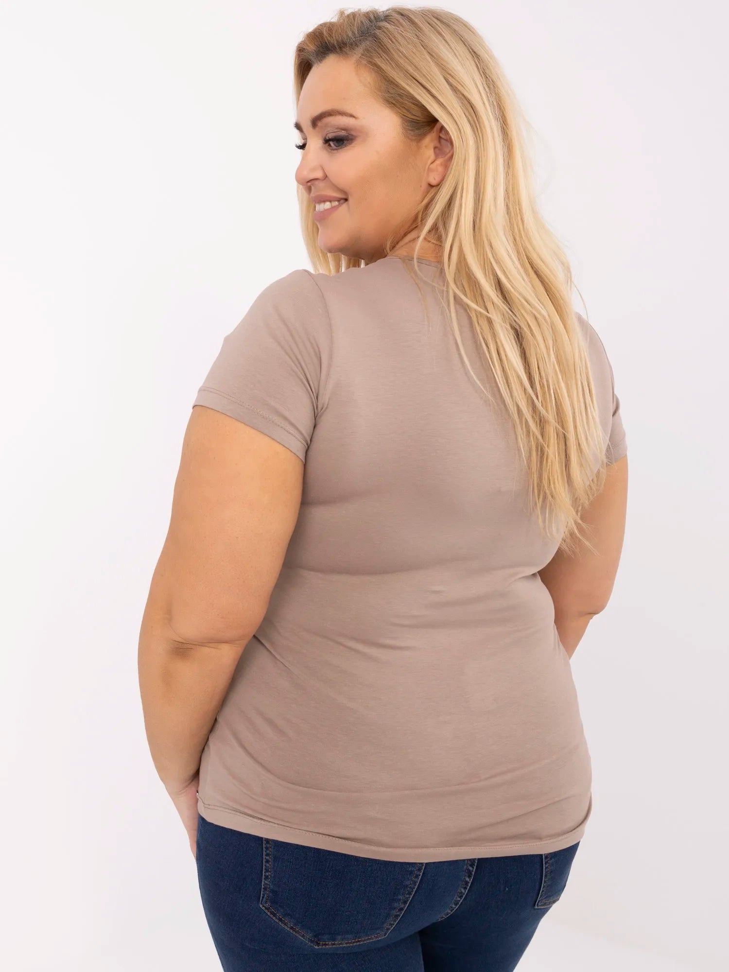 Ciemnobeżowy t-shirt plus size z okrągłym dekoltem
