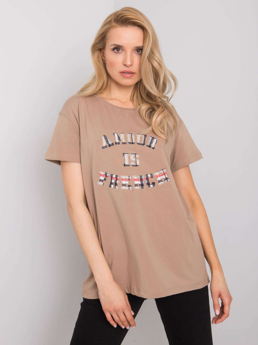 Ciemnobeżowy t-shirt damski z napisem