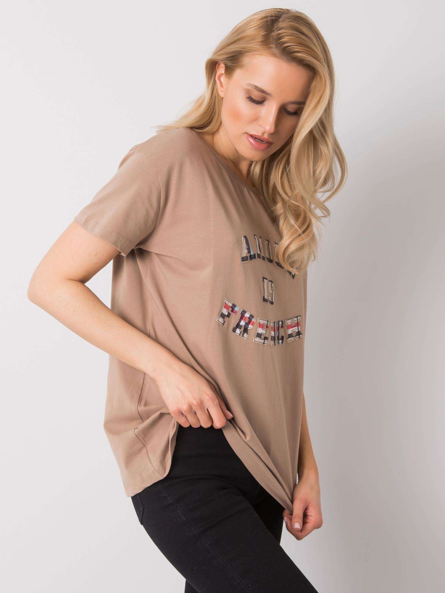 Ciemnobeżowy t-shirt damski z napisem