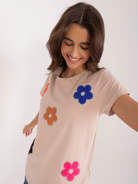 BASIC FEEL GOOD Ciemnobeżowy t-shirt z aplikacją w kwiaty
