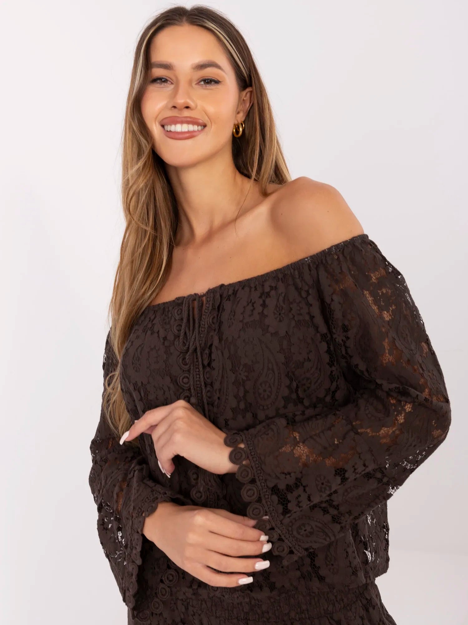 Ciemnobrązowa koronkowa bluzka boho