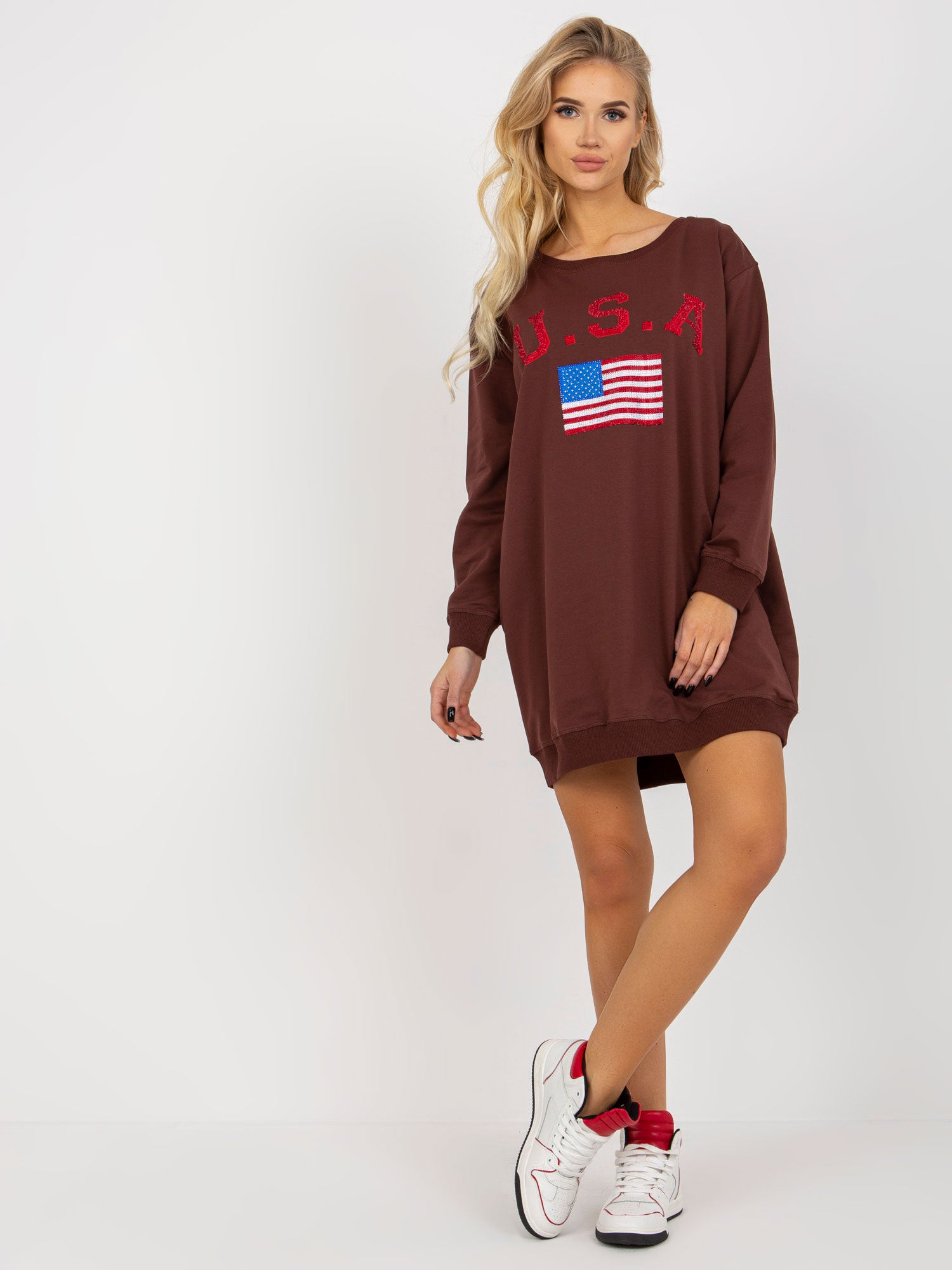 Ciemnobrązowa oversize bluza z nadrukiem i aplikacją