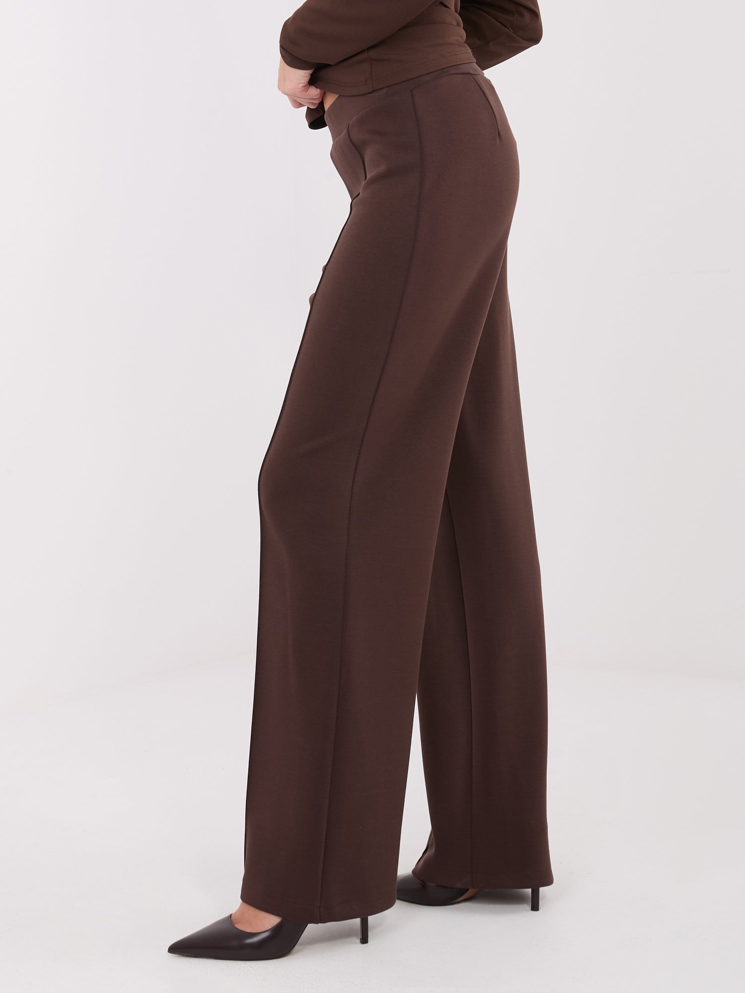 Ciemnobrązowe szerokie spodnie z przeszyciami