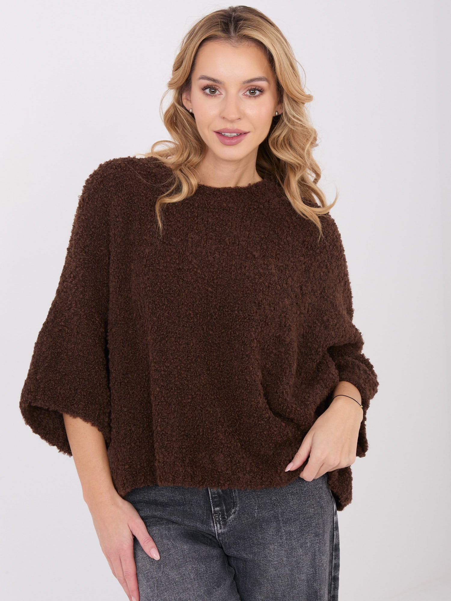 Ciemnobrązowy damski sweter boucle o kroju oversize