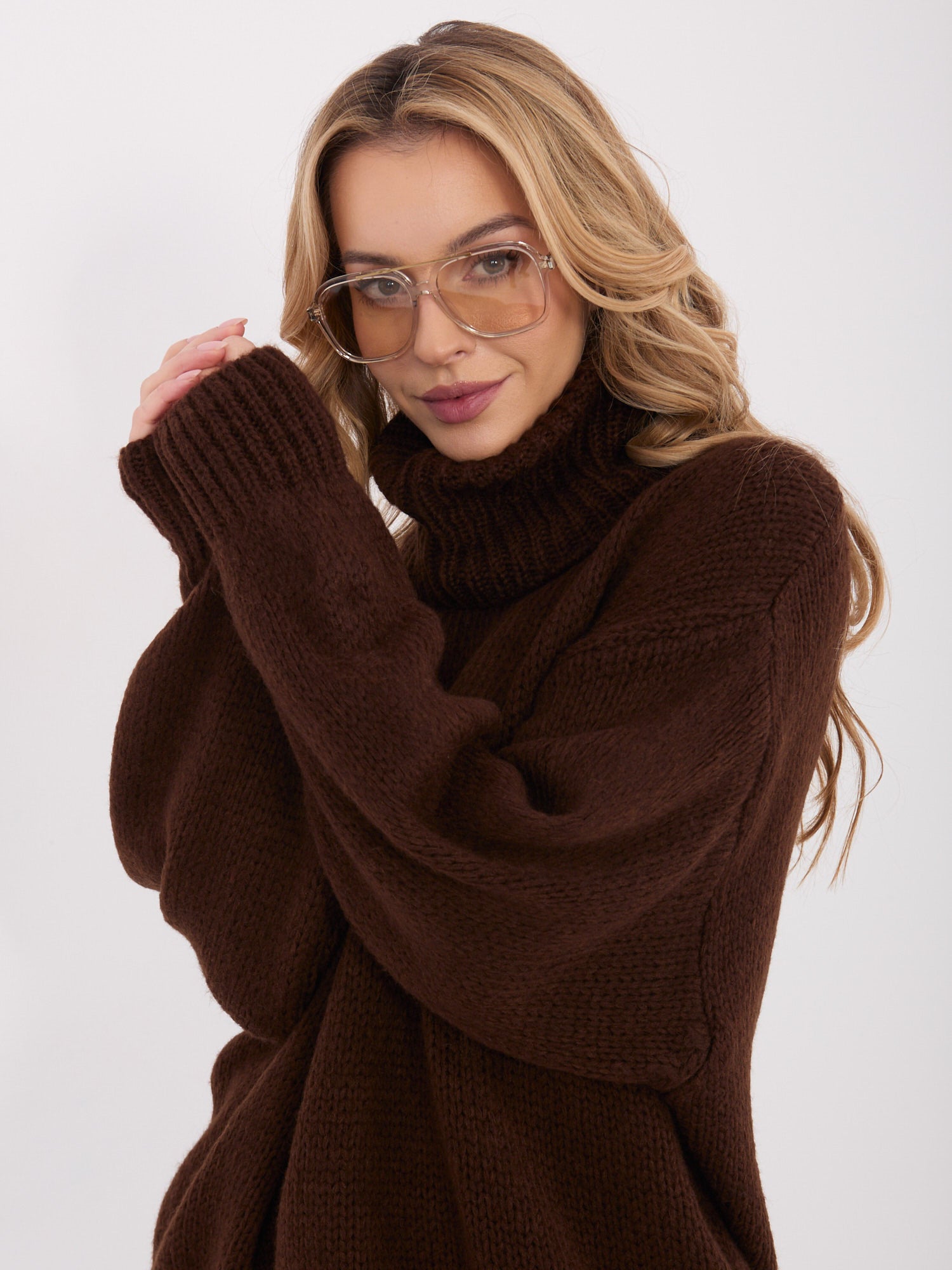 Ciemnobrązowy damski sweter golf o kroju oversize