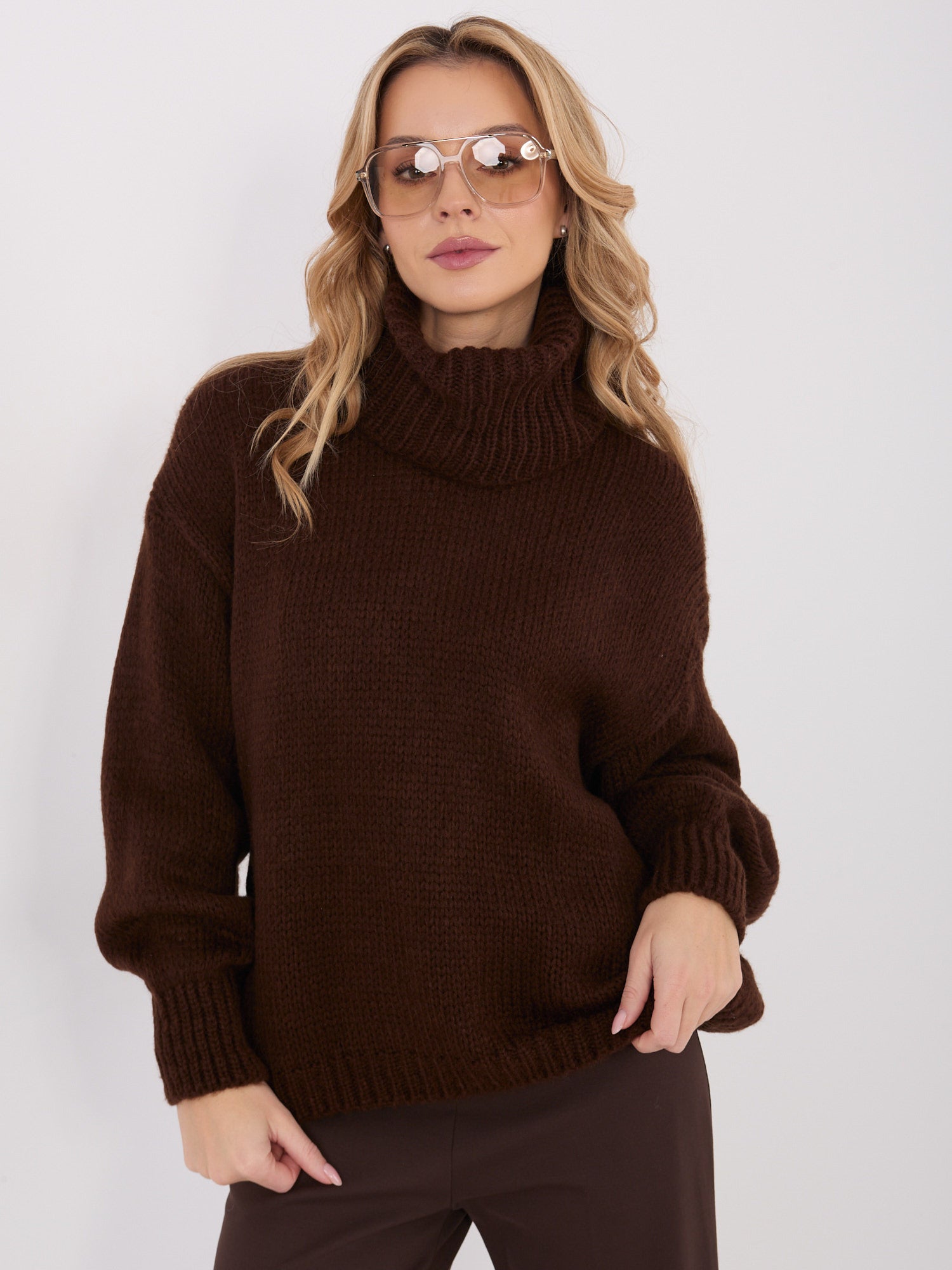 Ciemnobrązowy damski sweter golf o kroju oversize