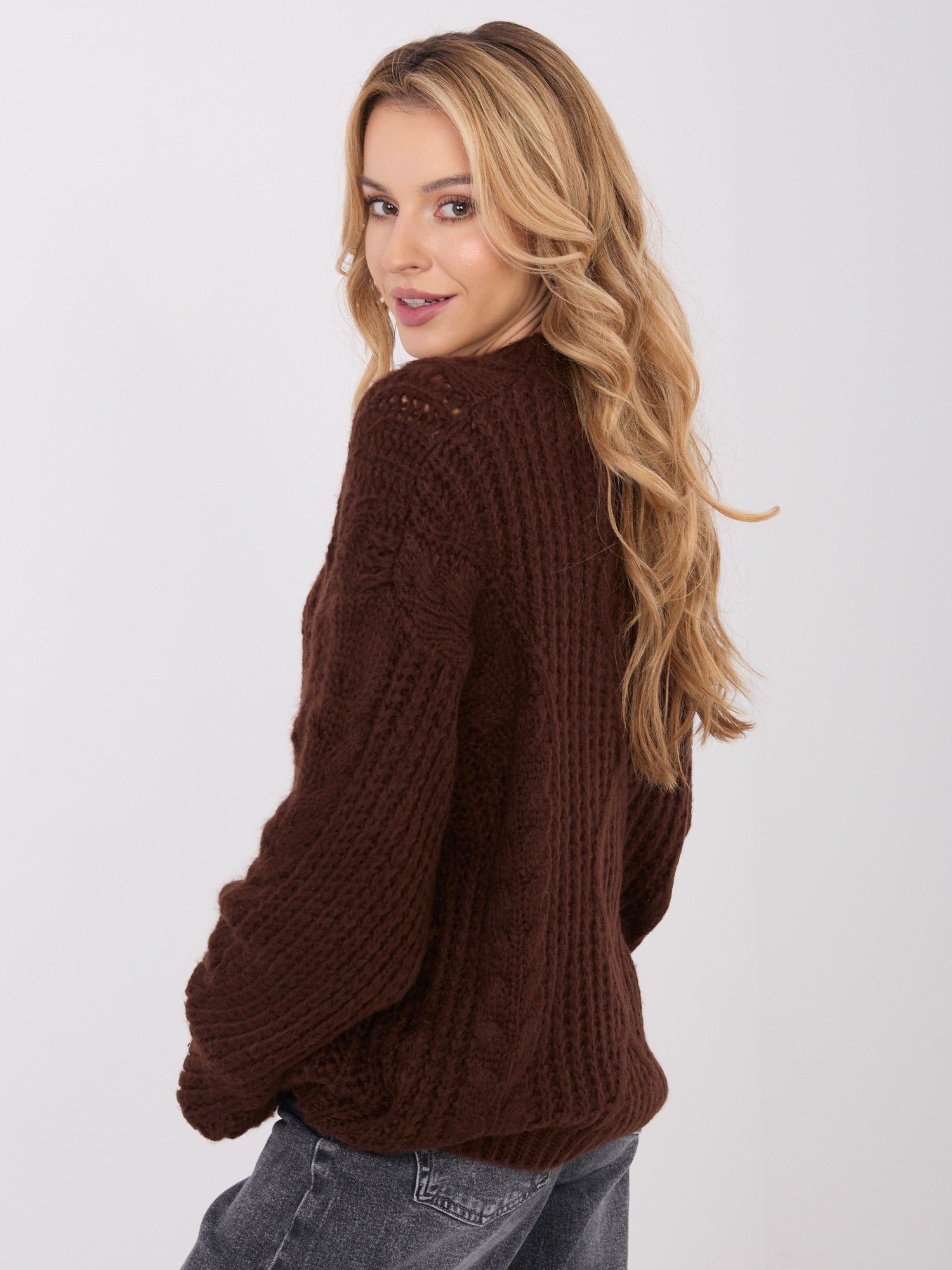 Ciemnobrązowy sweter oversize z domieszką moheru