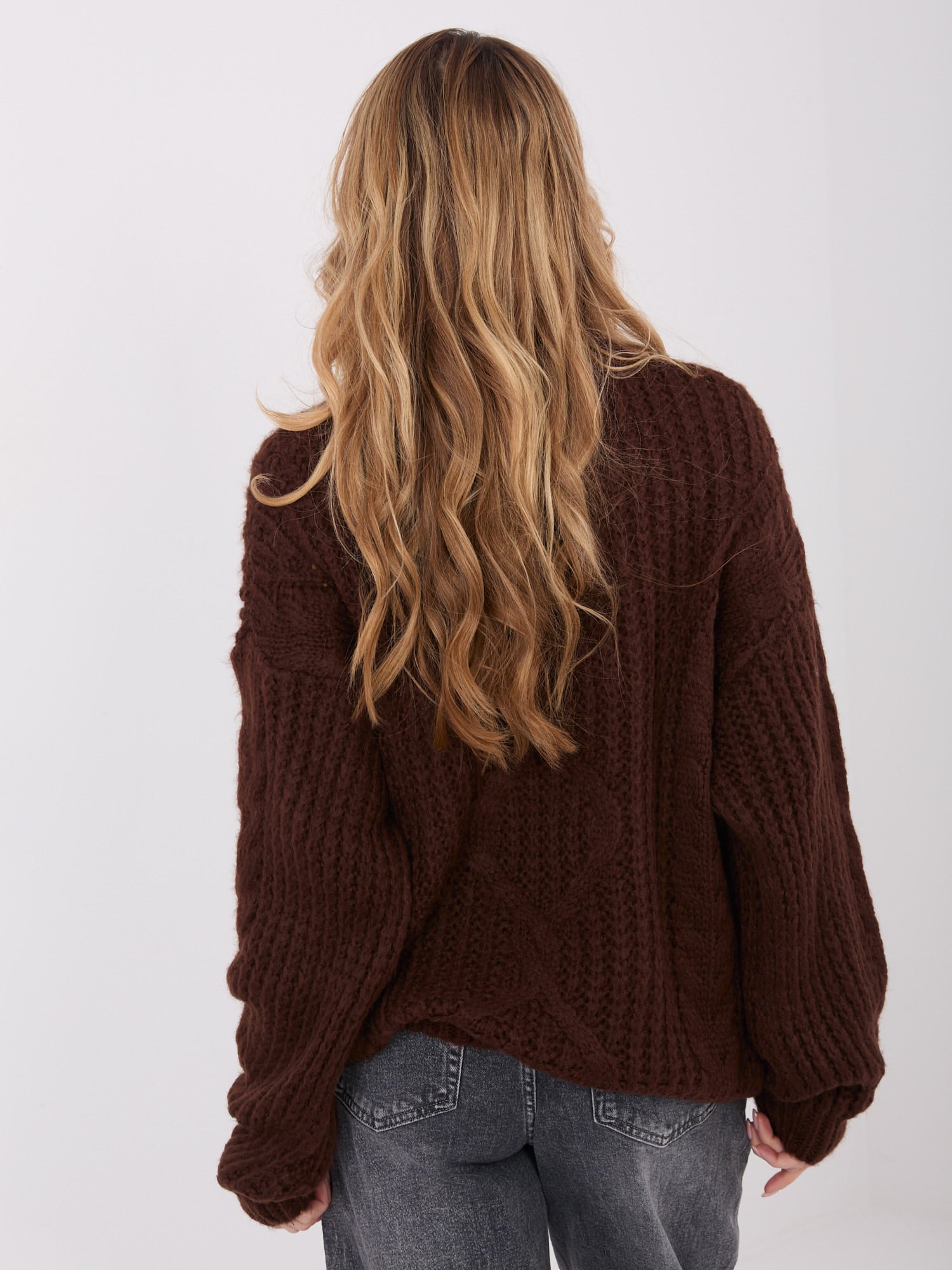 Ciemnobrązowy sweter oversize z domieszką moheru