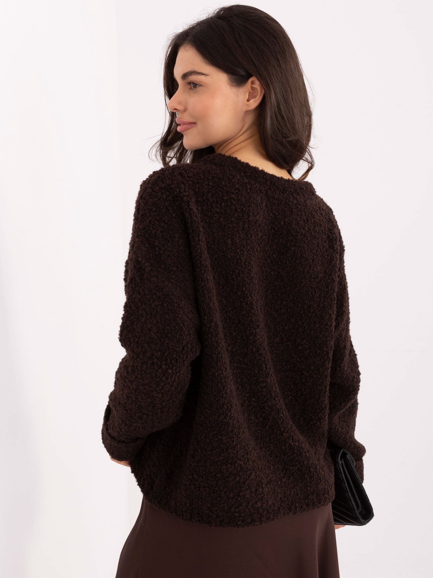 Ciemnobrązowy sweter boucle o kroju oversize