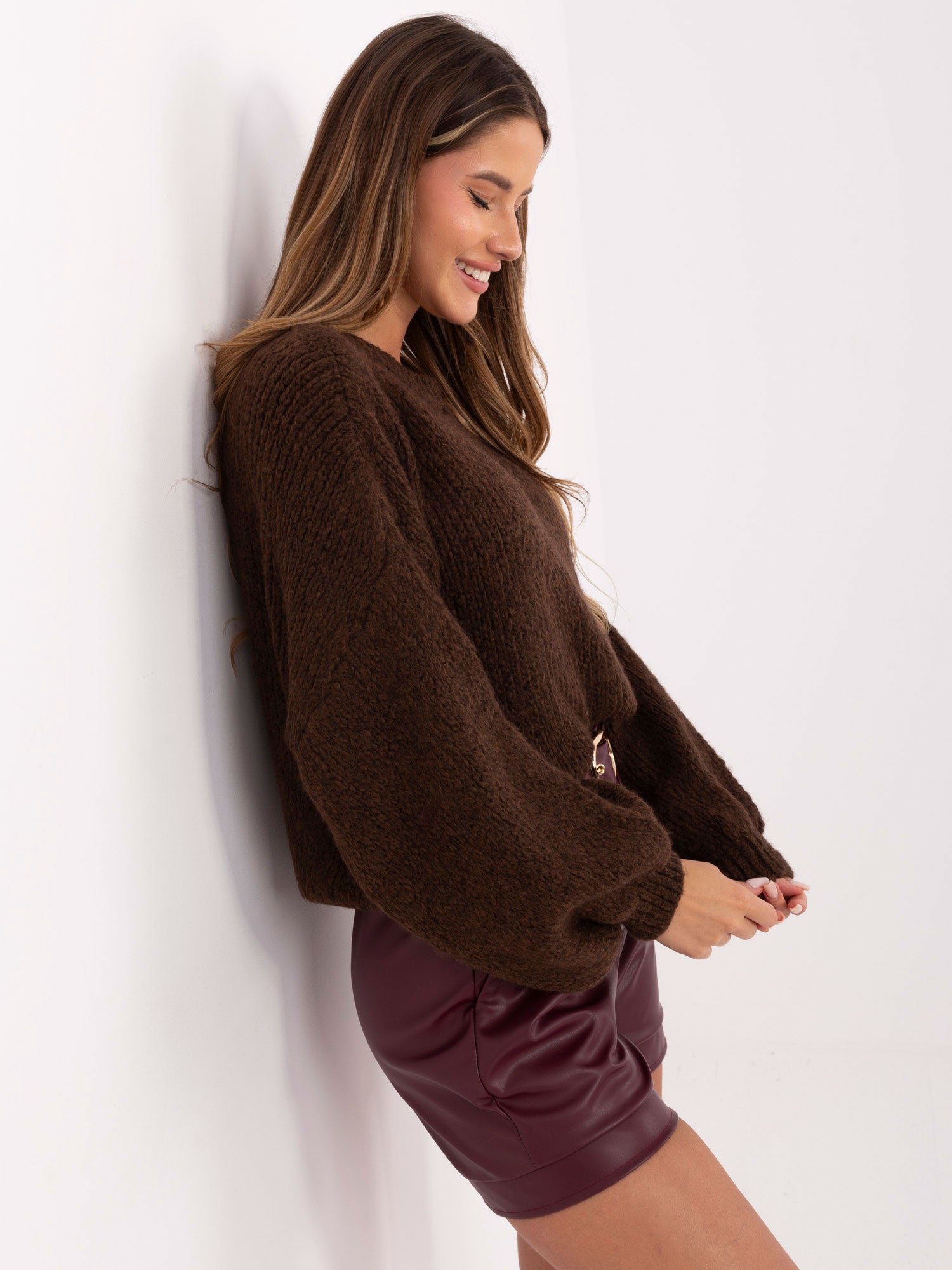Ciemnobrązowy damski sweter oversize z wełną