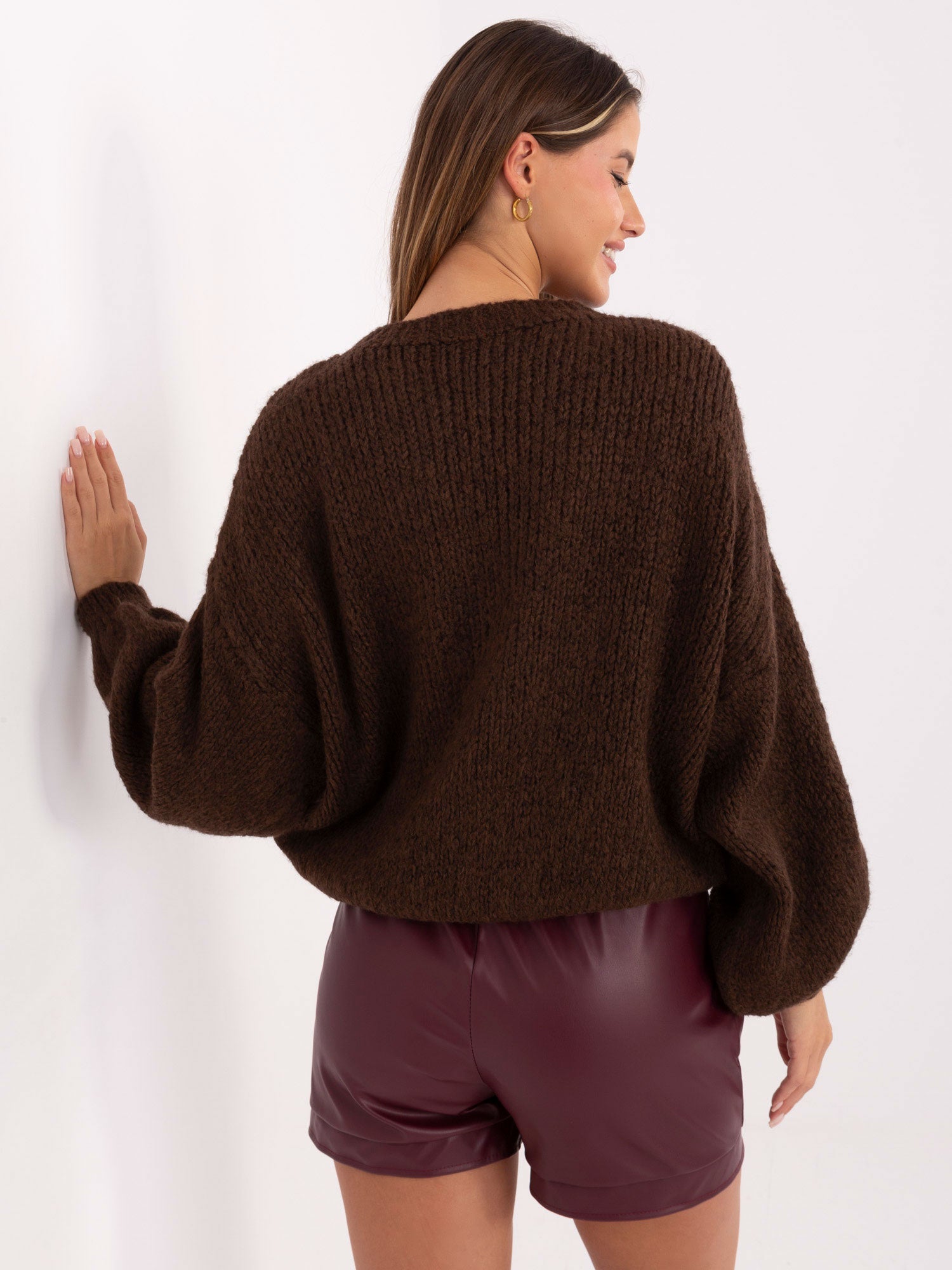 Ciemnobrązowy damski sweter oversize z wełną