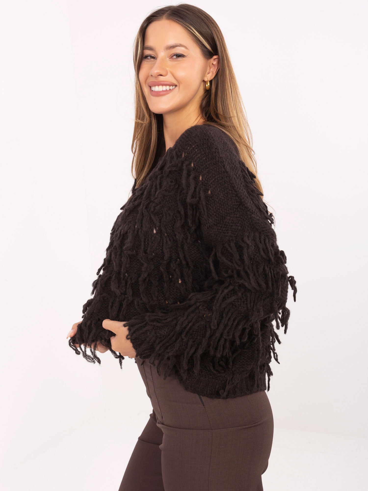 RUE PARIS Ciemnobrązowy sweter oversize z frędzlami